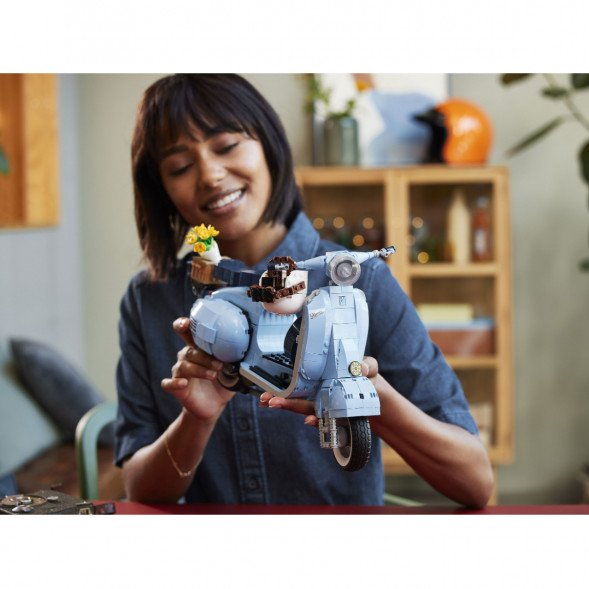 Конструктор LEGO Коллекционные наборы 10298 Vespa 125 в Волгограде