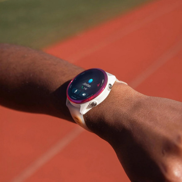 Умные часы Garmin Forerunner 570 42 мм Raspberry Aluminium/Translucent Bone/Mango 010-02970-02 в Волгограде