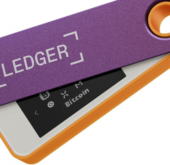 Криптокошелек Ledger Nano S Plus 1 шт., Retro Gaming в Волгограде
